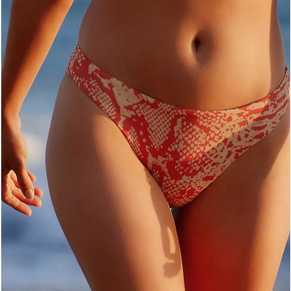 MAAJI Set - Flicker Strapless Bikini Top & Sublimity Signature Bottoms - S/XS - Picture 3 of 16